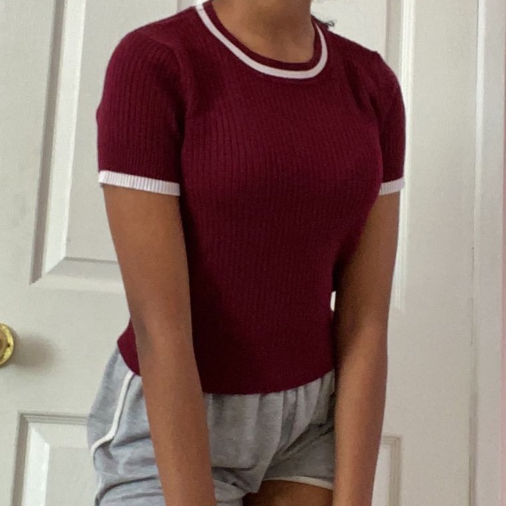 Maroon ribbed short sleeve with white trim